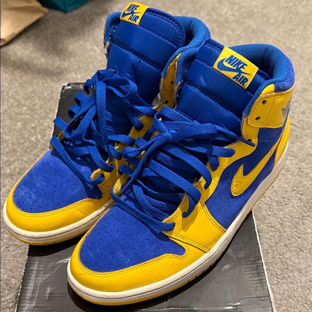 Air Jordan 1 High OG Laney - Picture 2 of 6